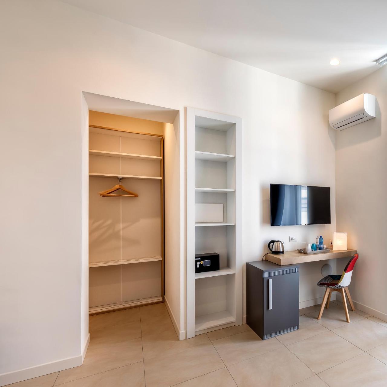 Napoli Squares Suites Exterior foto